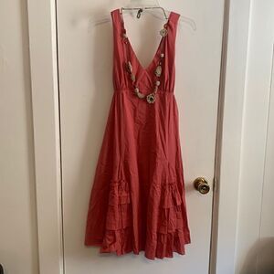 BCBGMAZARIA EUC pink ruffled dress with attached gold knit necklace Size XS